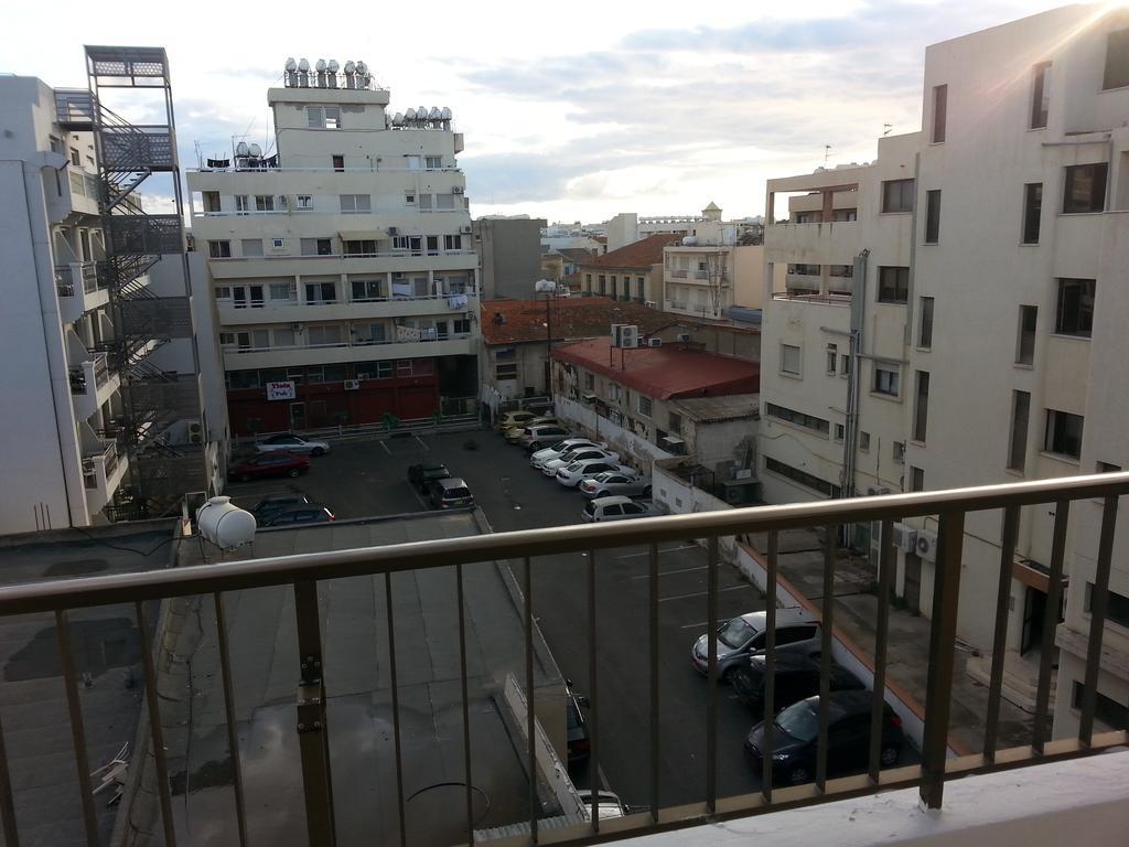 蒂芙尼城市公寓式酒店 拉纳卡 客房 照片